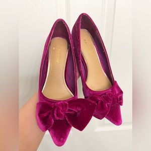 Bamboo Fuschia Velvet Bow Toe Heels Size 6